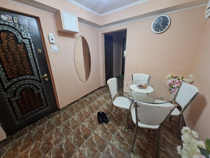 Lacul Tei, Maica Domnului vav Domino aproape Parcul Circului