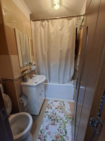 Lacul Tei, Maica Domnului vav Domino aproape Parcul Circului