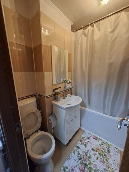 Lacul Tei, Maica Domnului vav Domino aproape Parcul Circului